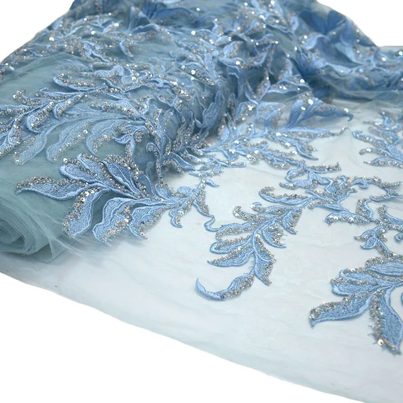 Tulle brodé et sequin Aya bleu ciel au mètre