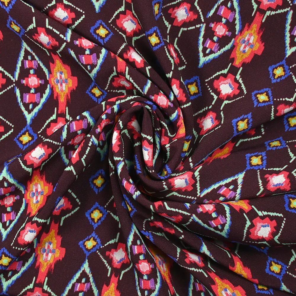 Crêpe viscose imprimé éclat mystique fuchsia et vert d'eau fond lie de vin – Image 2