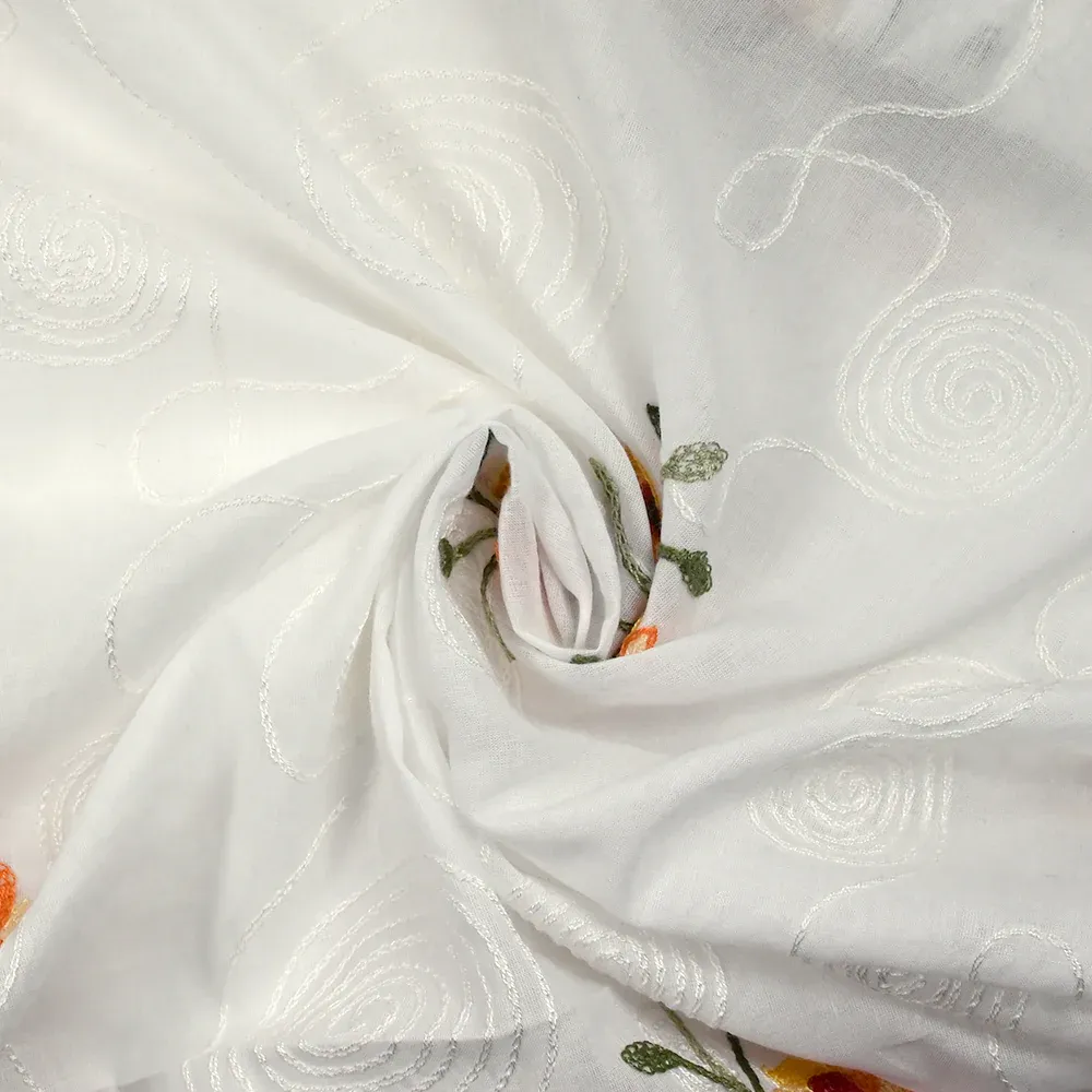 Voile de coton brodé Clara fond blanc cassé – Image 2