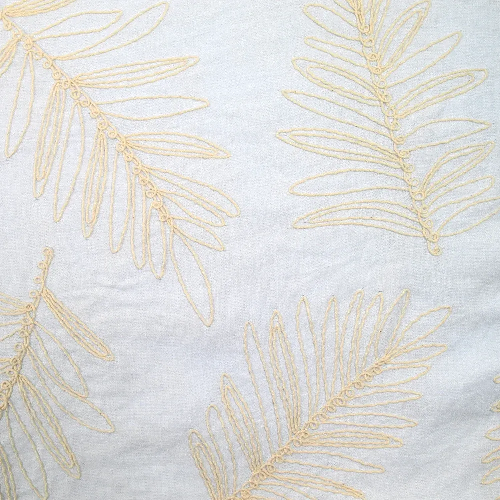 Crêpe viscose brodé jungle fond blanc